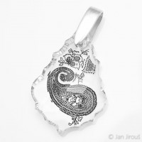 Produktová fotografie - stříbrná šlupna (AG925) na skleněném přívěsku Swarovski Elements (© Jan Jirouš)